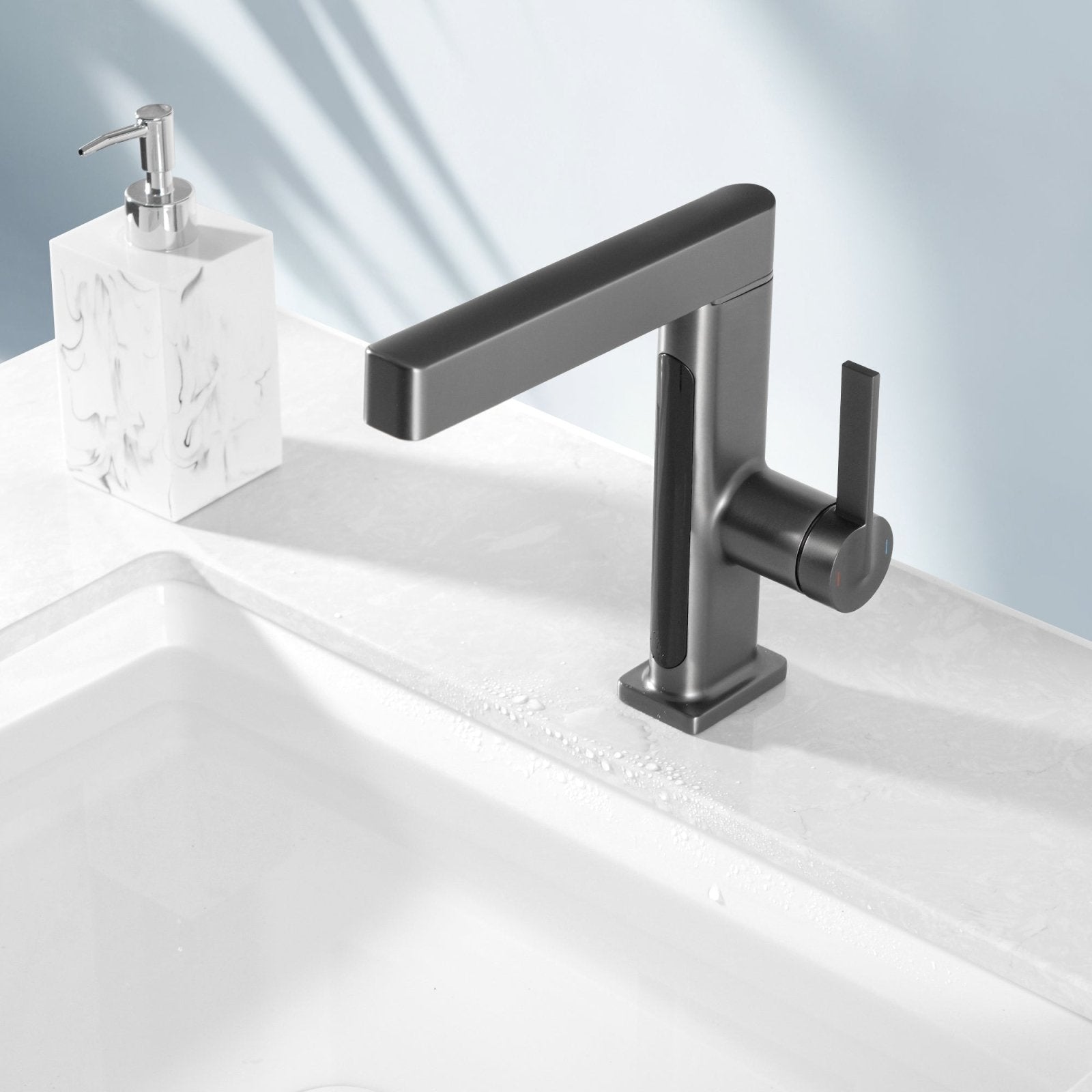 Single-Hole Pull-Out Faucet with Temperature Display